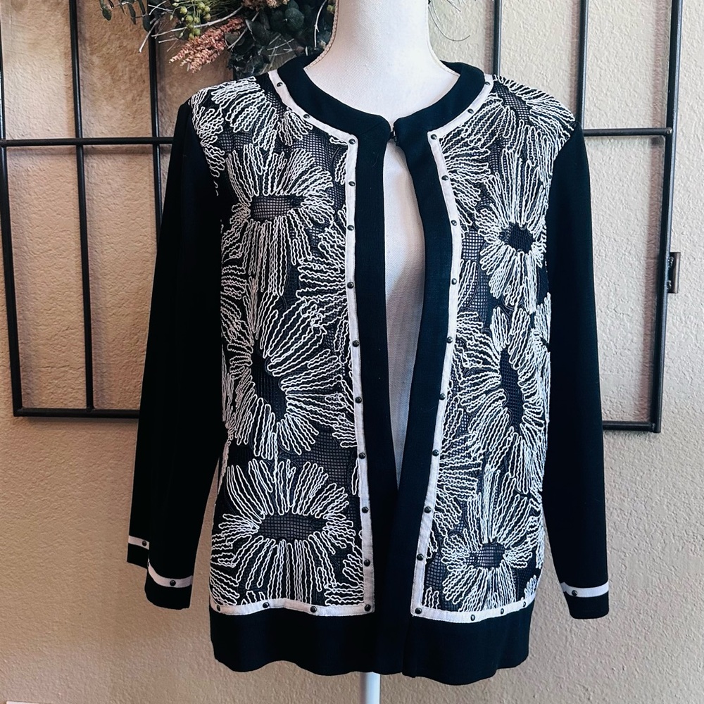 Ming Wang Black and White Floral Cardigan Sweater - Picture 3 of 10